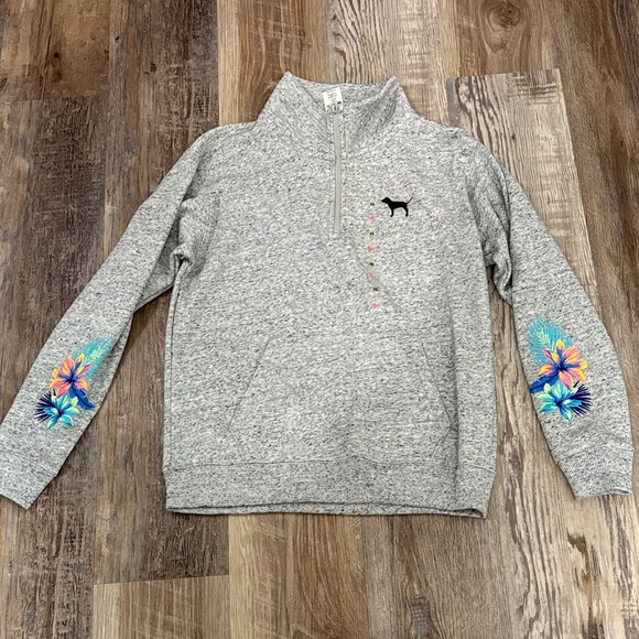 PINK Victoria's Secret Sweaters - 🆕 🌺 PINK Victoria's Secret Heather Gray Sweatshirt with Floral Sleeve Design